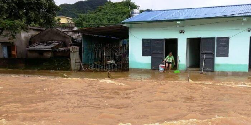 Chiêm bao nước lũ tràn vào trong nhà của mình cho thấy công việc bị khó khăn